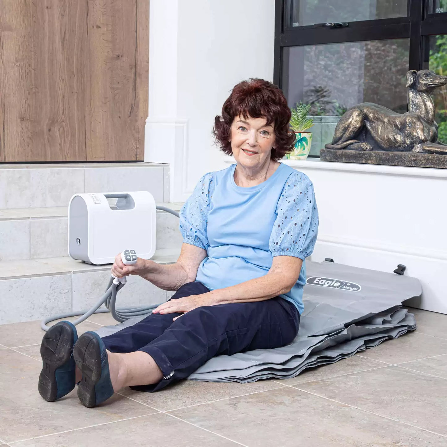 Mangar Eagle Lifting Cushion Seat With Compressor